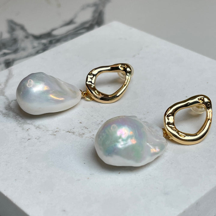 Baroque pearl earrings